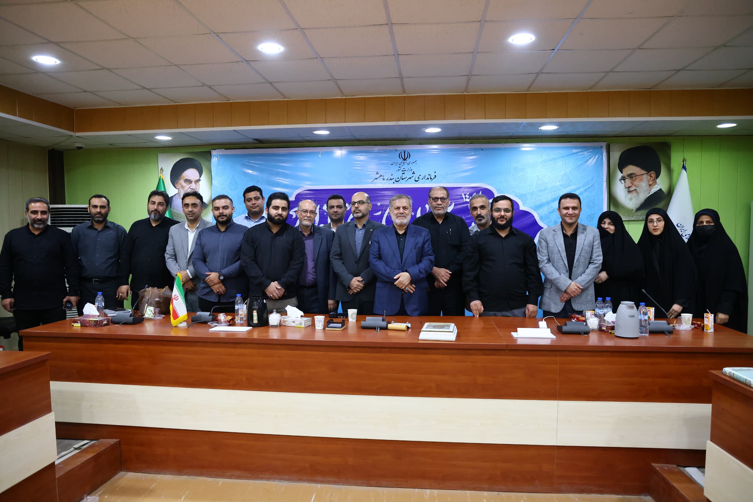 دکتر حیات‌مقدم: اولويت جذب و استخدام افراد بومی/ موضوع آب شرب را به جد پیگیر هستم
