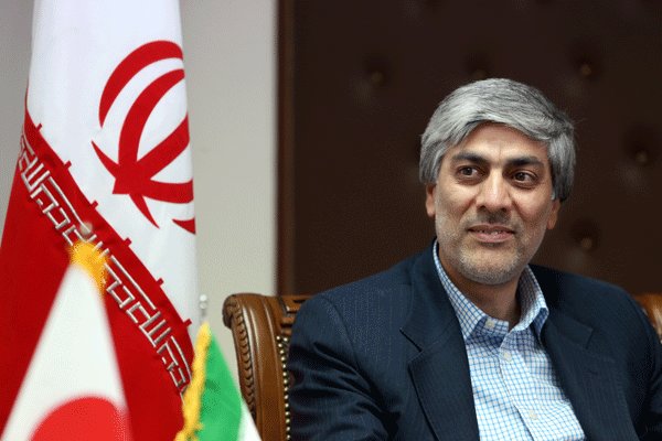 کیومرث هاشمی وزیر ورزش و جوانان شد.